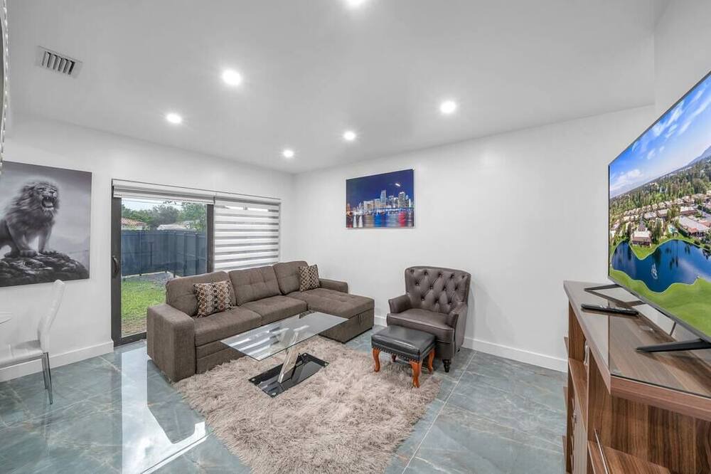 Photo of Bedroom in Biscayne Park