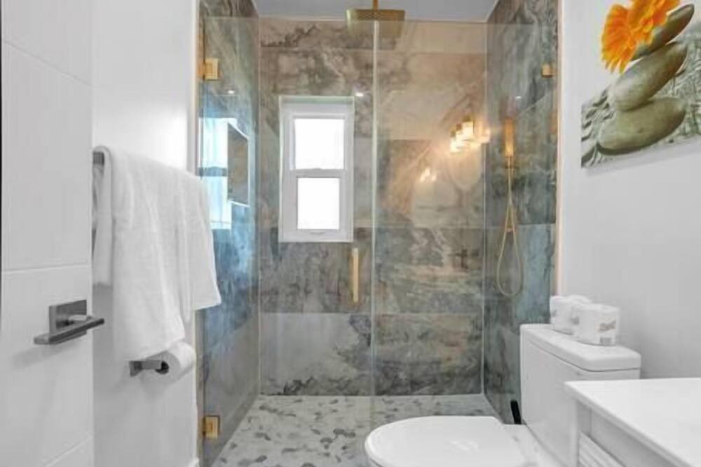 Photo of Bathroom in Biscayne Park