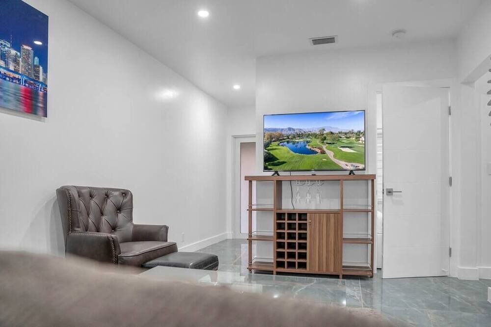 Photo of Bedroom in Biscayne Park