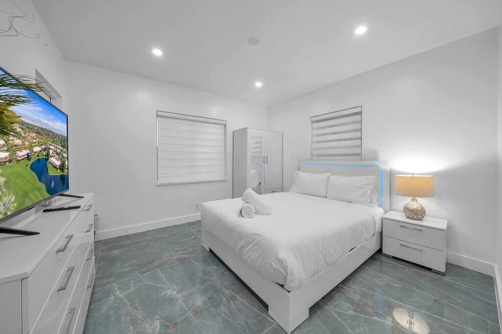 Photo of Bedroom in Biscayne Park