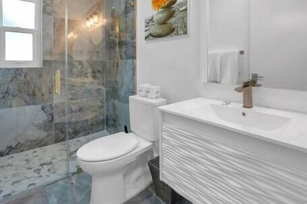 Photo of Bathroom in Biscayne Park