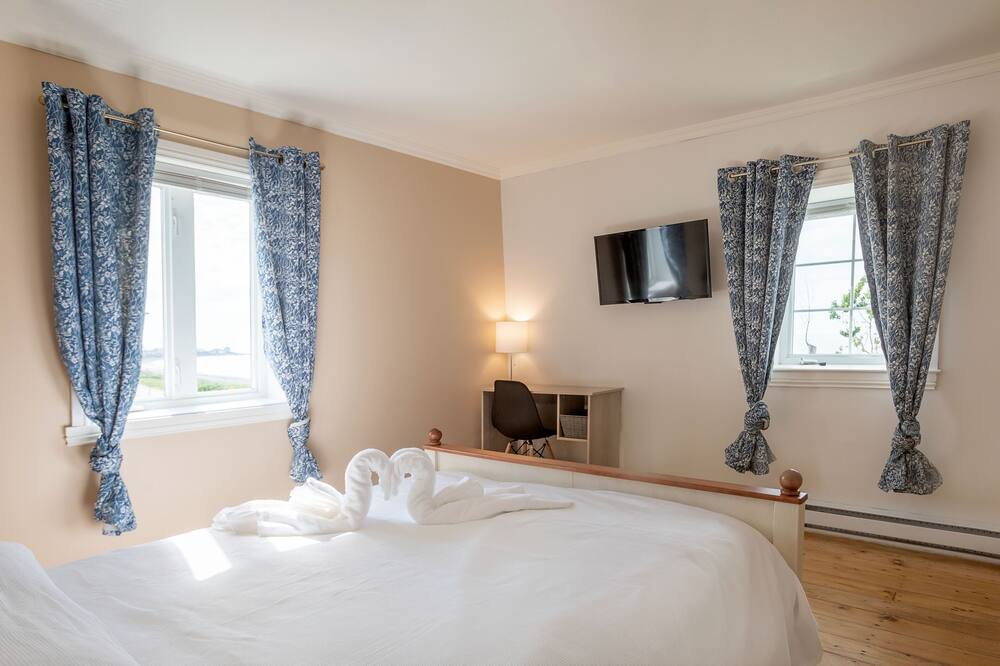 Photo of Bedroom in Pointe-au-Pere