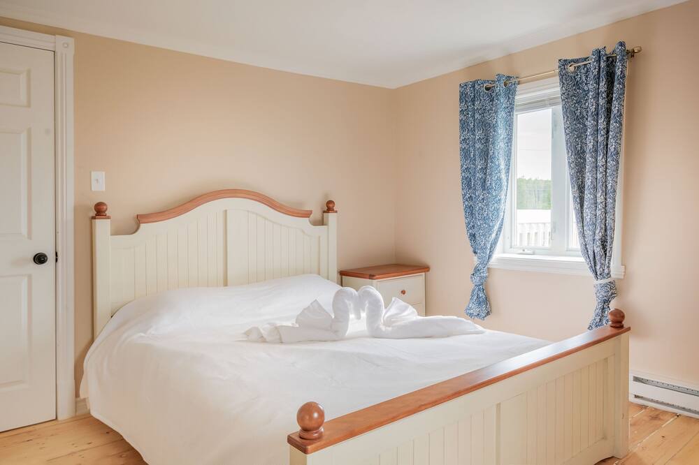 Photo of Bedroom in Pointe-au-Pere