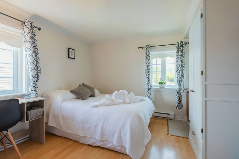 Photo of Bedroom in Pointe-au-Pere