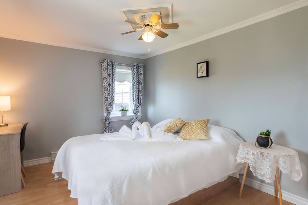 Photo of Bedroom in Pointe-au-Pere