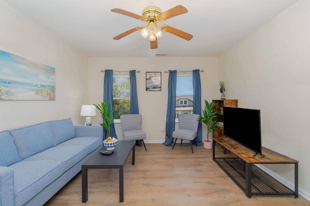 Photo of Livingroom in Buckroe Beach