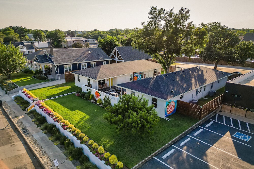 Photo of Outdoor in Austin Ave.