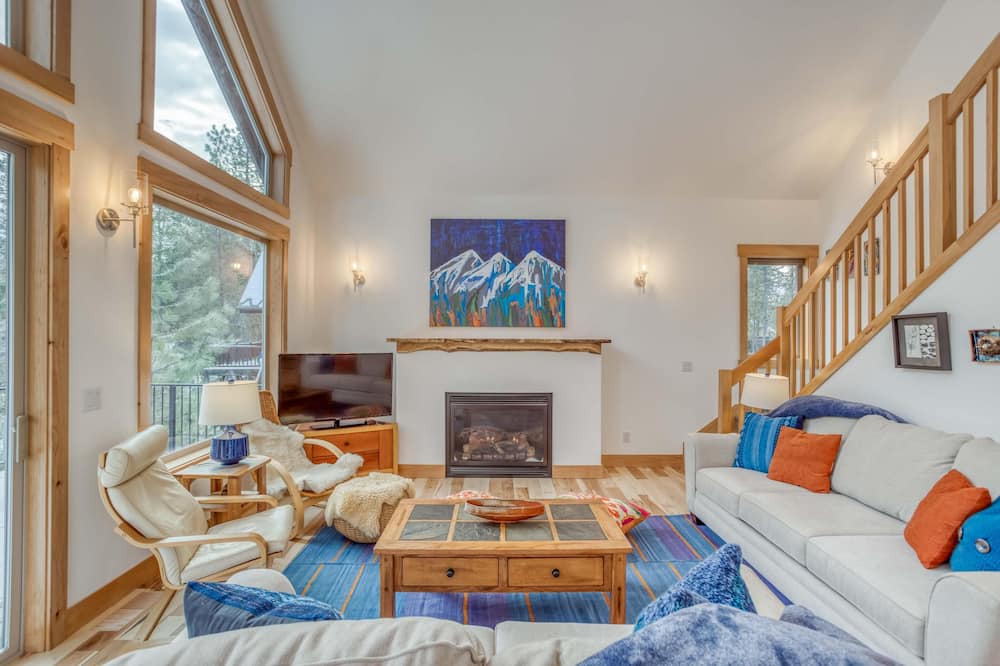 Photo of Livingroom in Three Rivers