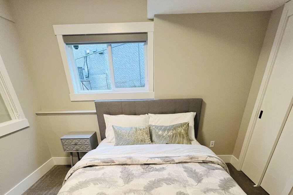 Photo of Bedroom in Signal Hill