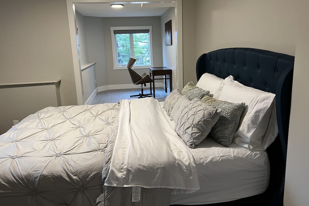 Photo of Bedroom in Signal Hill