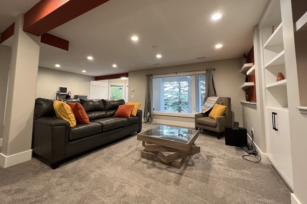 Photo of Livingroom in Signal Hill