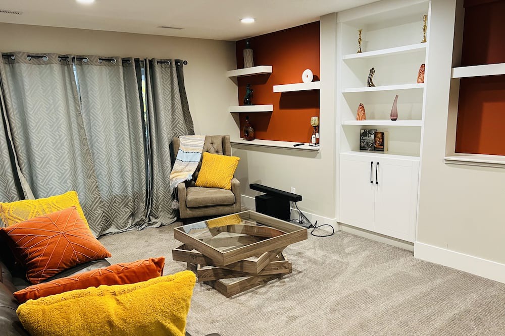 Photo of Livingroom in Signal Hill