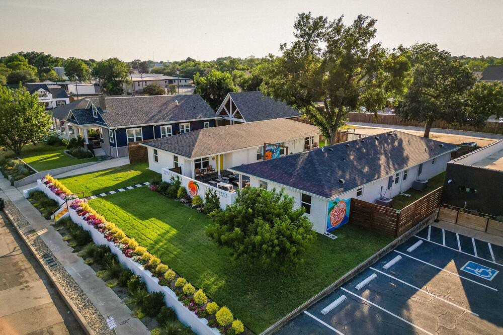 Photo of Outdoor in Austin Ave.