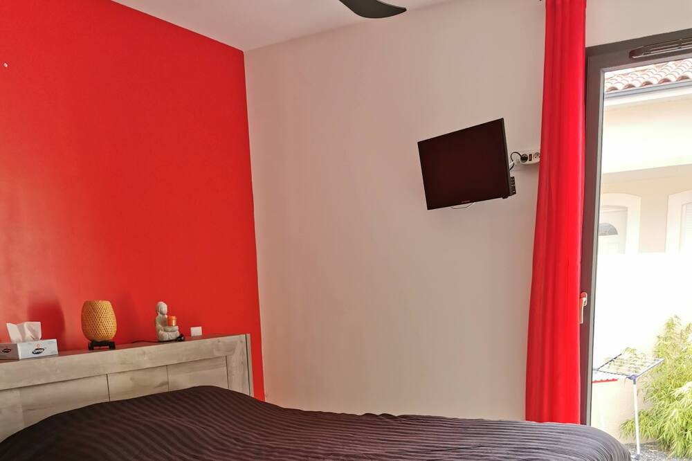Photo of Bedroom in Plaissan