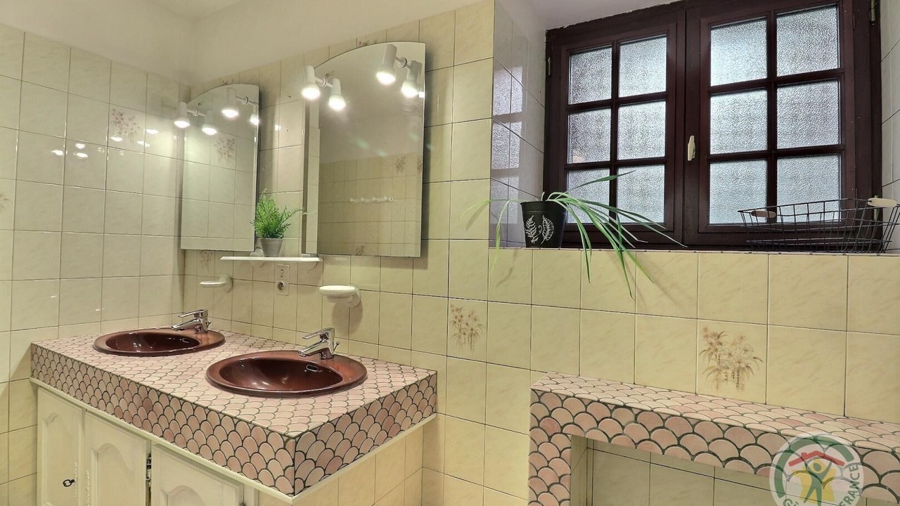 Photo of Others in Landavran