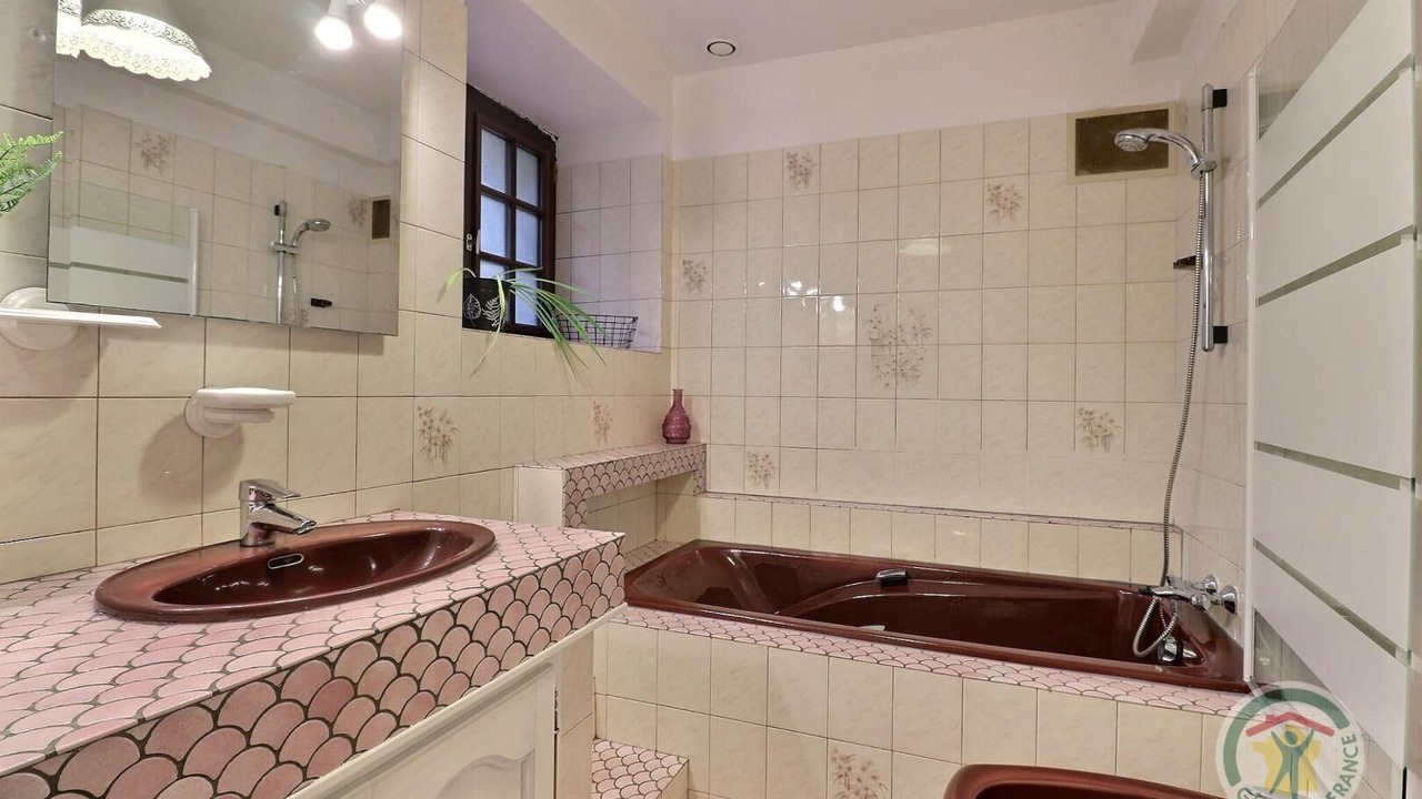 Photo of Others in Landavran