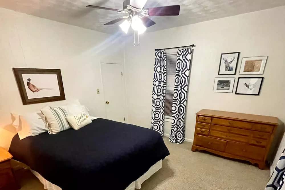 Photo of Bedroom in Ellsworth