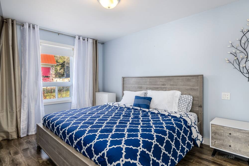 Photo of Bedroom in Sainte-Marguerite-du-Lac-Masson