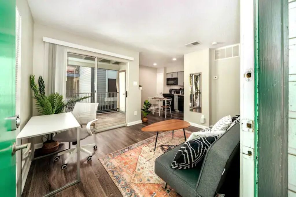 Photo of Livingroom in East Riverside - Oltorf