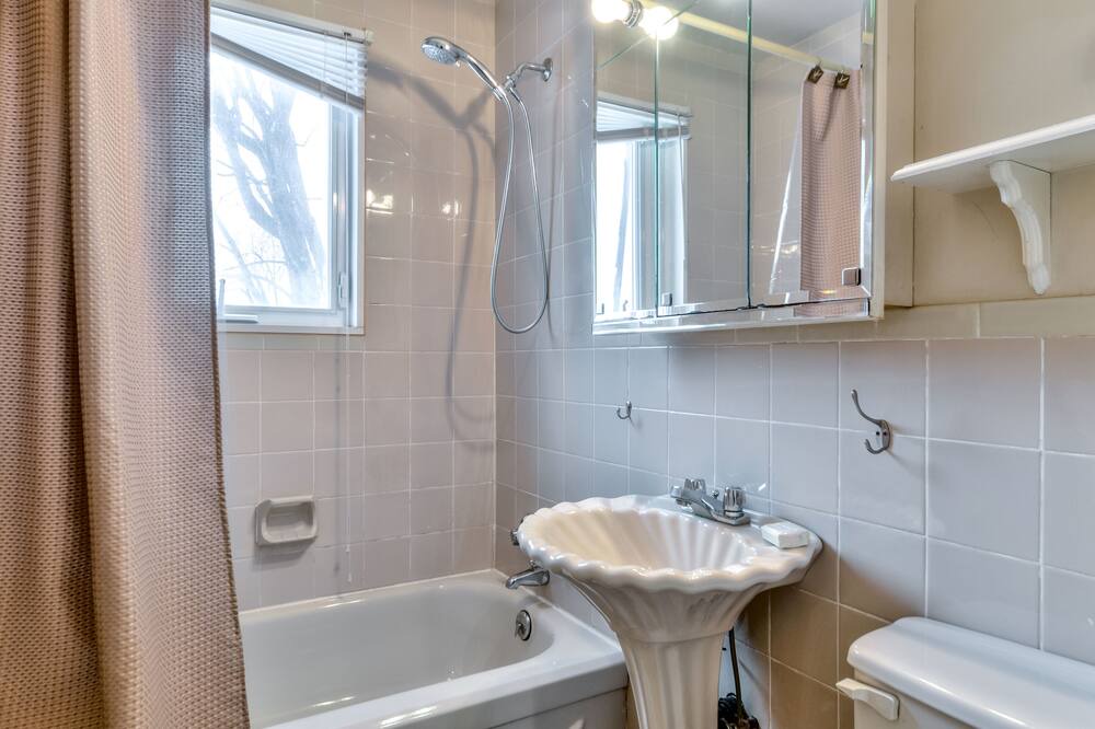 Photo of Bathroom in Pointe Claire