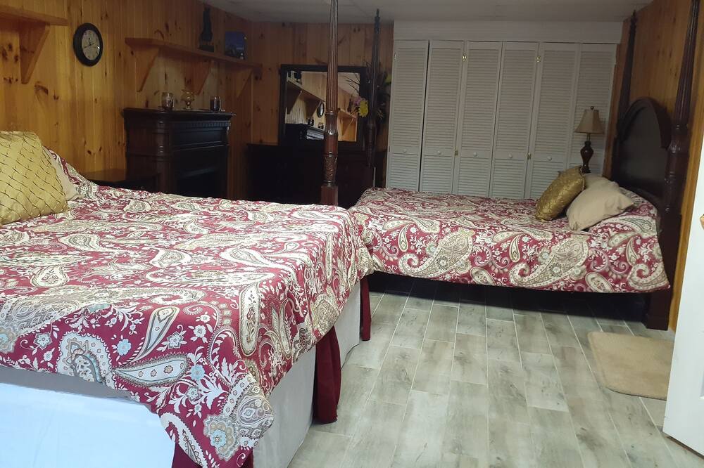 Photo of Bedroom in Sainte-Marguerite-du-Lac-Masson