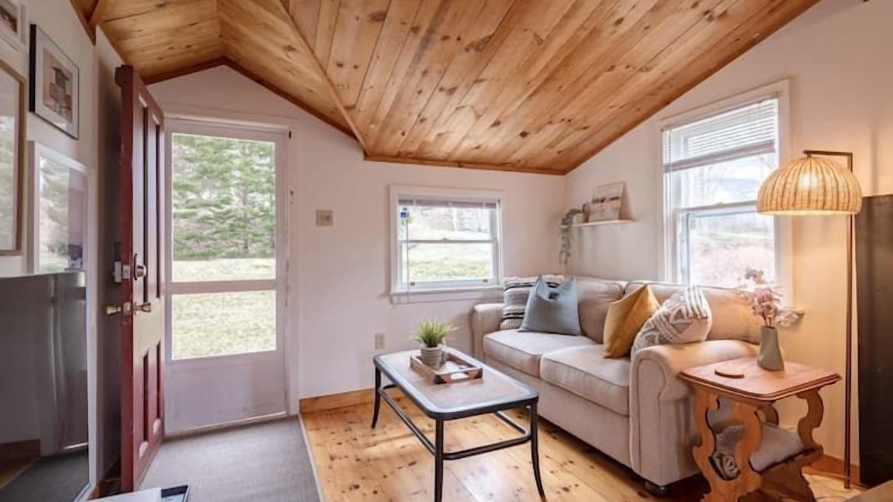 Photo of Livingroom in Prospect Bay