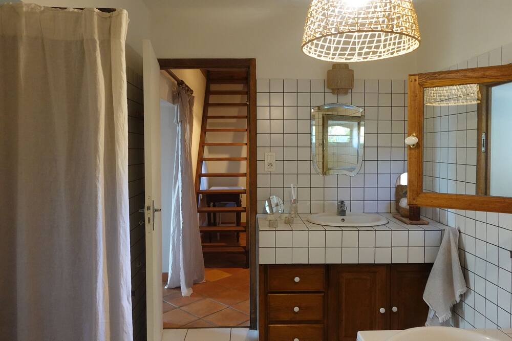 Photo of Bathroom in Pinas