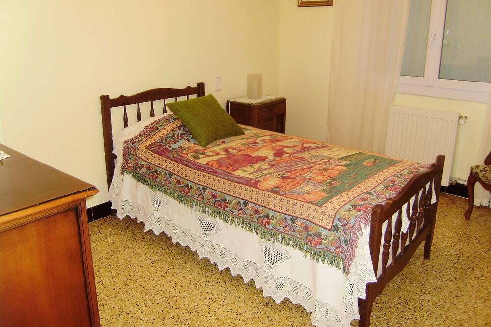 Photo of Bedroom in Saint-Etienne-les-Orgues