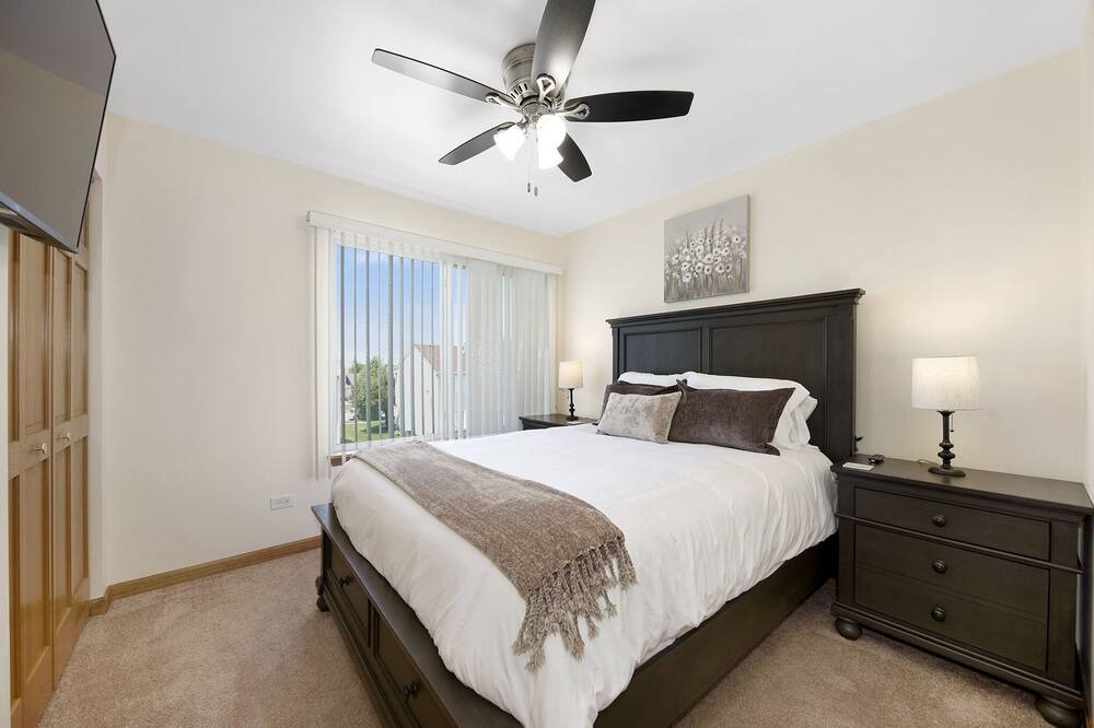 Photo of Bedroom in Romeoville