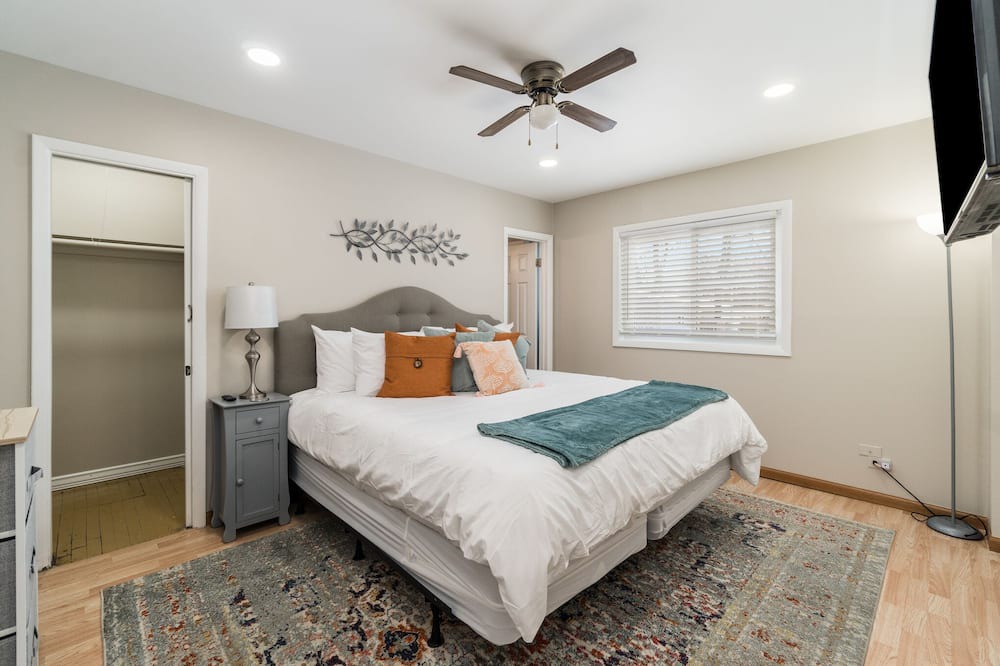 Photo of Bedroom in Schaumburg