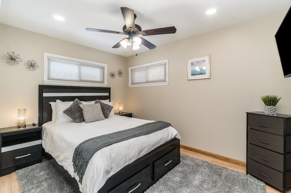 Photo of Bedroom in Schaumburg