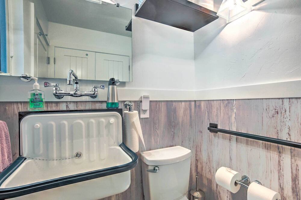 Photo of Bathroom in Willis