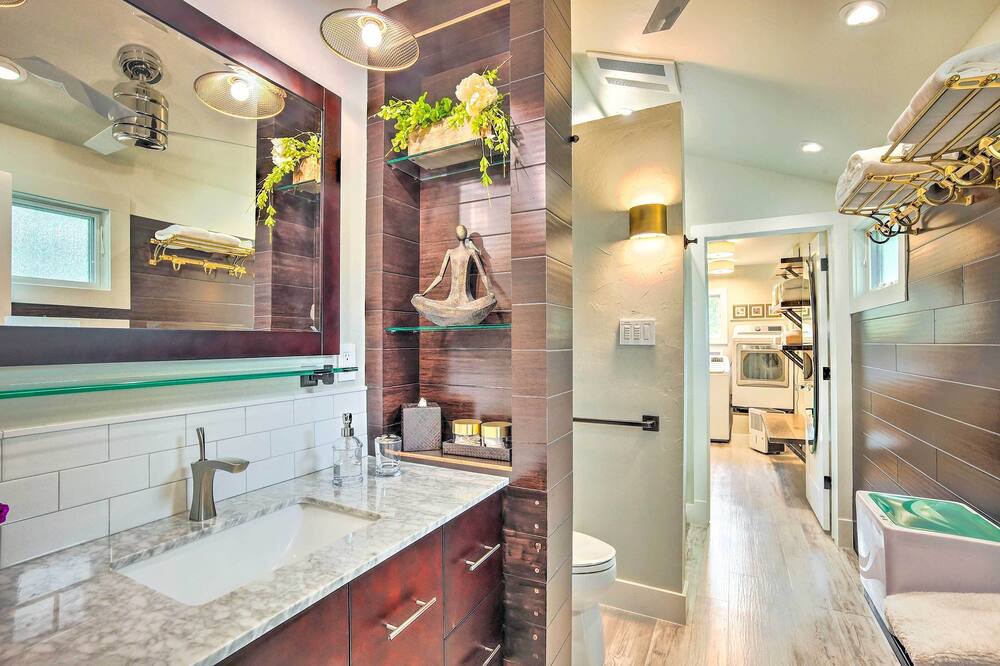 Photo of Bathroom in Willis