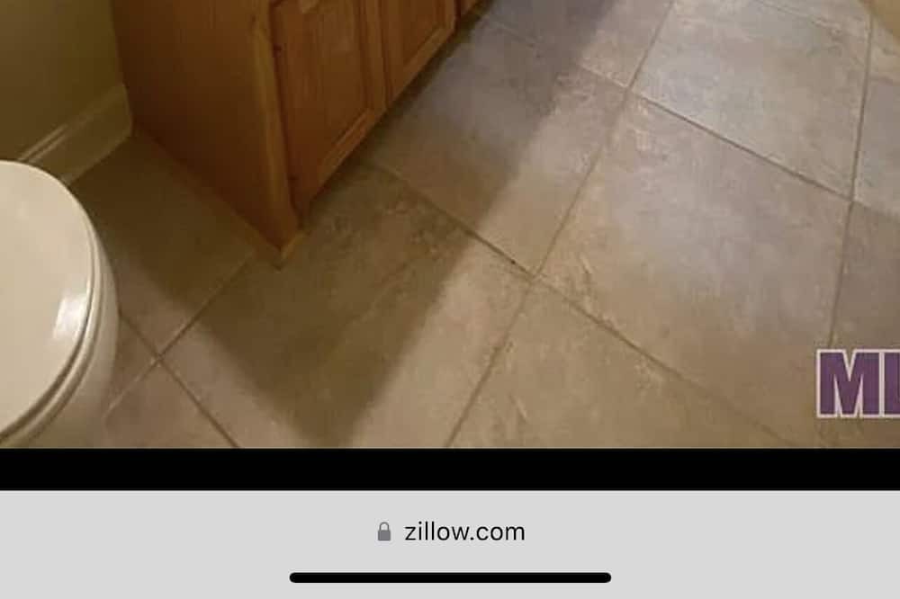 Photo of Bathroom in Jarreau