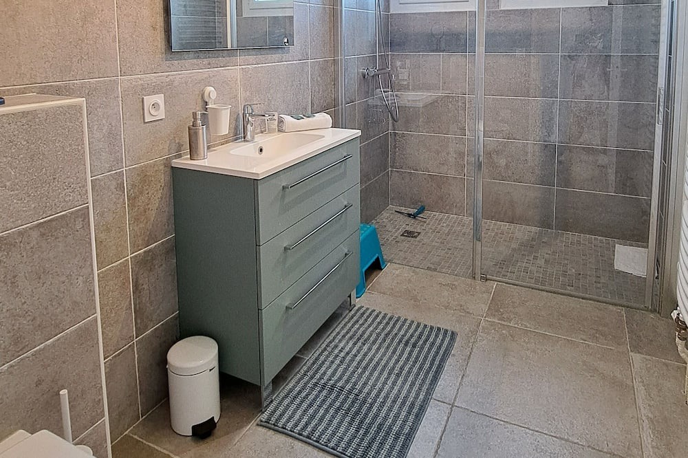 Photo of Bathroom in Mazieres-de-Touraine