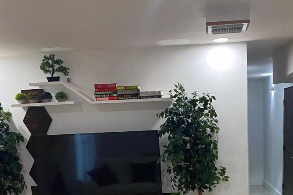 Photo of Livingroom in Oakland Park