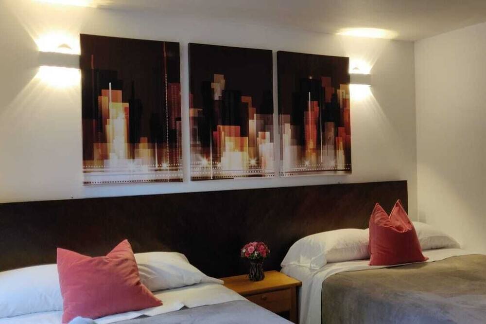 Photo of Bedroom in Oakland Park