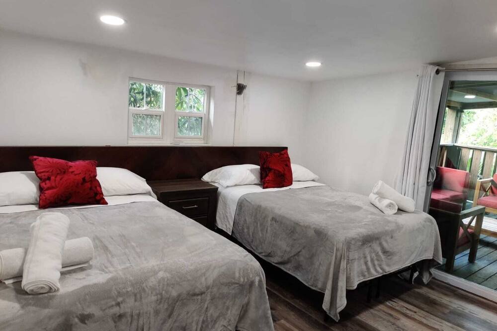Photo of Bedroom in Oakland Park