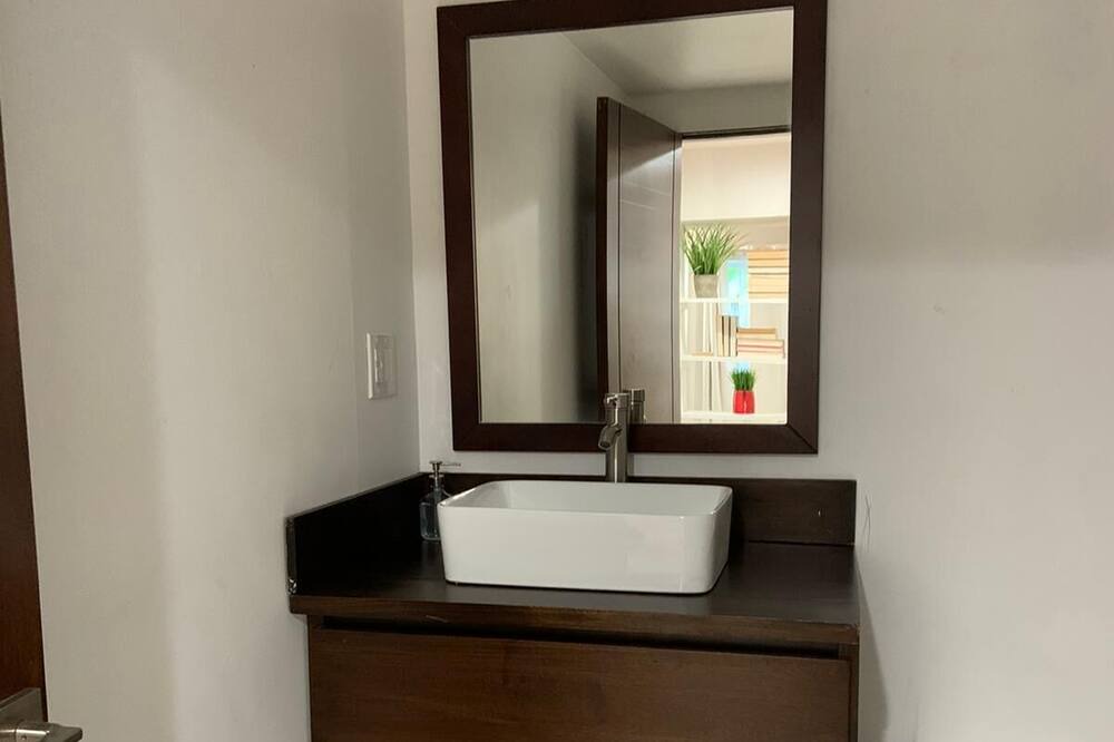 Photo of Bathroom in Oakland Park