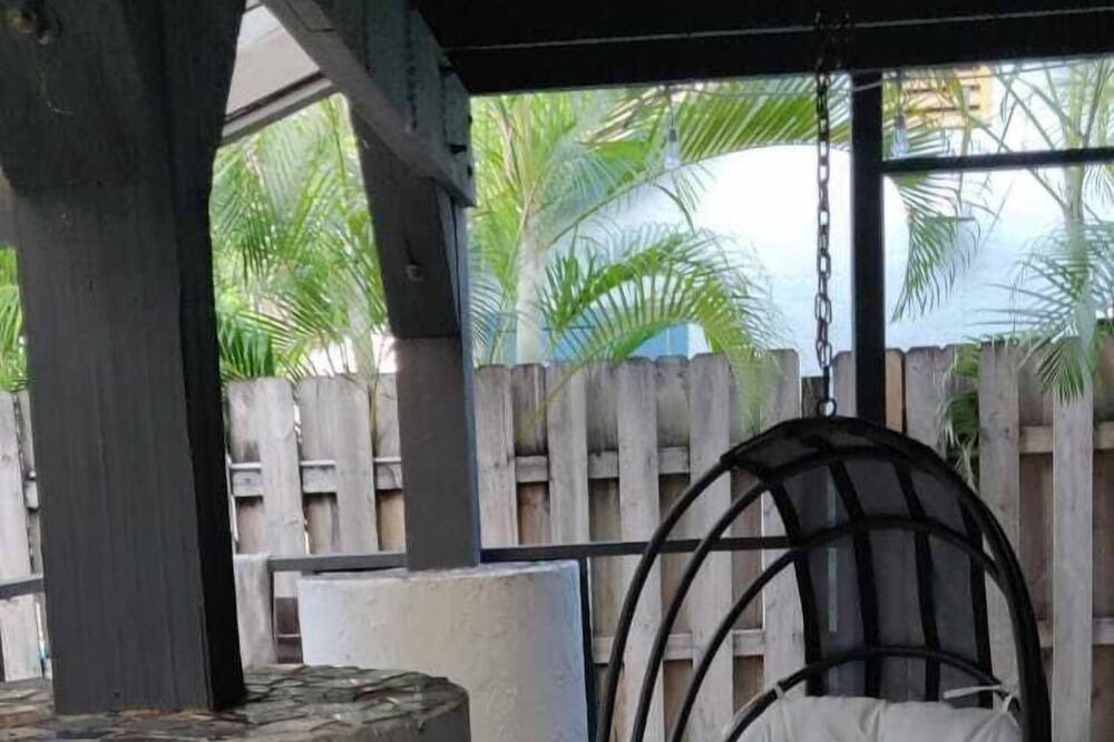 Photo of Bedroom in Oakland Park