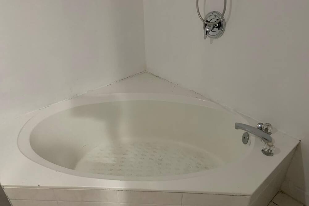 Photo of Bathroom in Oakland Park
