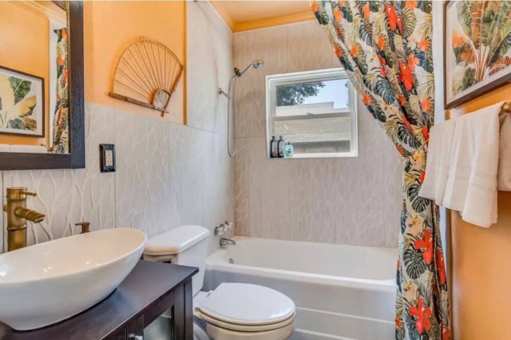 Photo of Bathroom in College Hill