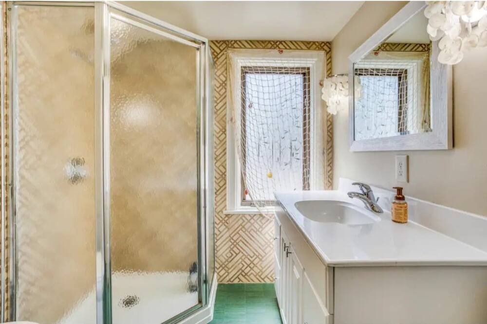 Photo of Bathroom in College Hill