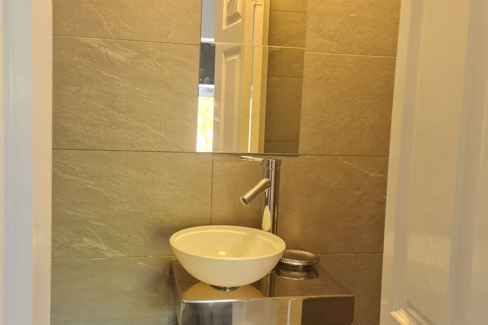 Photo of Bathroom in Hanworth