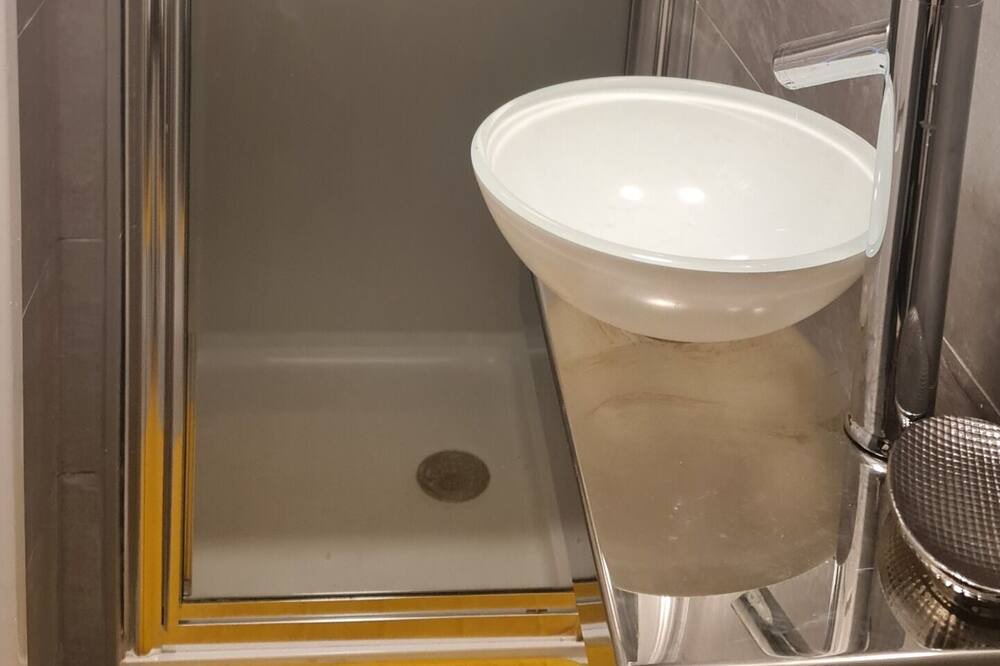 Photo of Bathroom in Hanworth