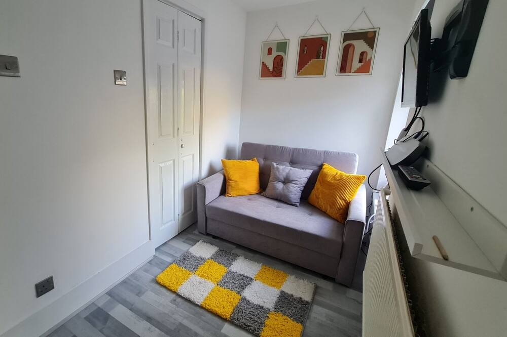 Photo of Others in Hanworth