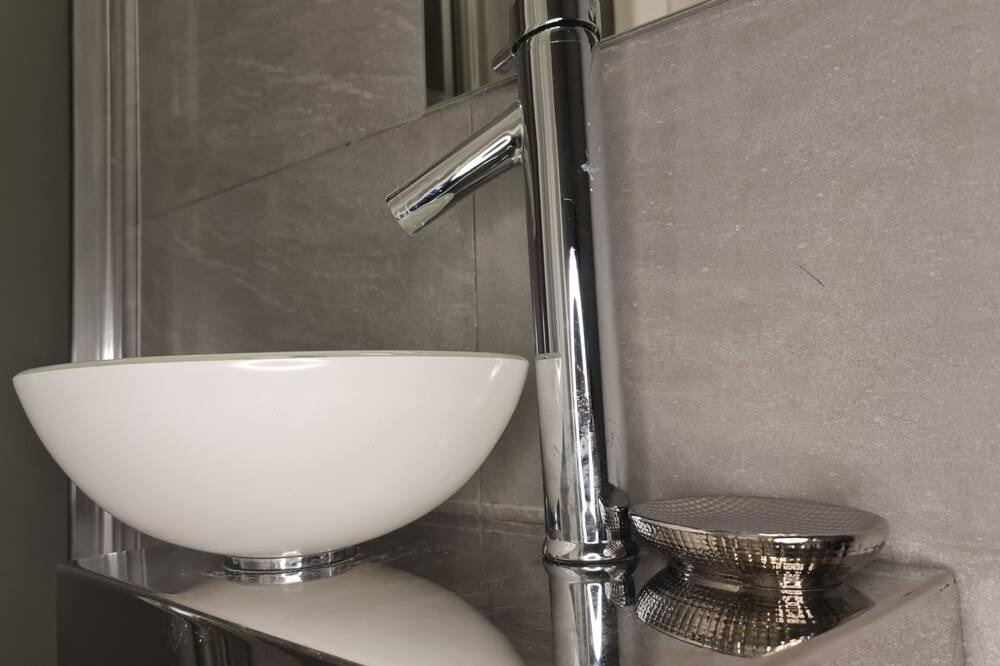 Photo of Bathroom in Hanworth