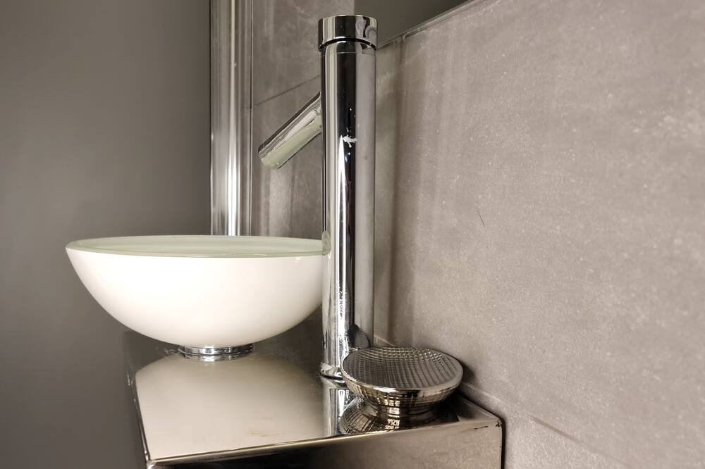 Photo of Bathroom in Hanworth