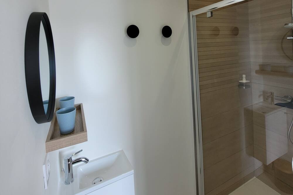 Photo of Bathroom in Saint-Remy-la-Varenne