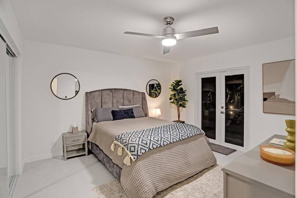 Photo of Bedroom in Oakland Park